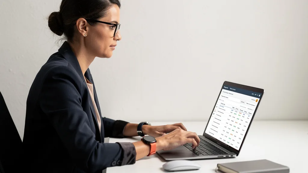 A marketer creating a UTM-tagged URL to track clicks from a LinkedIn campaign to an Amazon product.