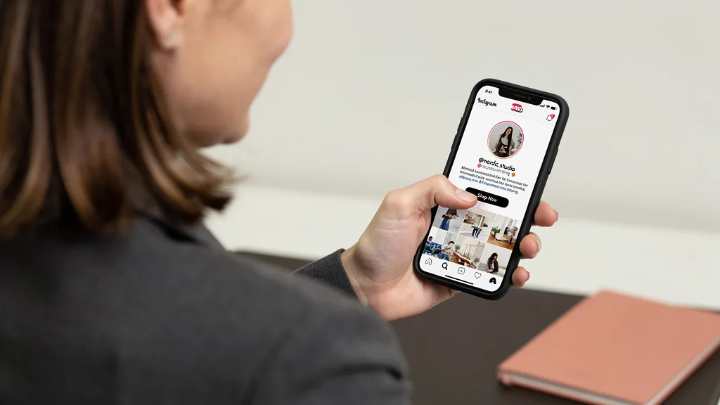 A user tapping the link in an optimized Instagram bio that directs them to the brand